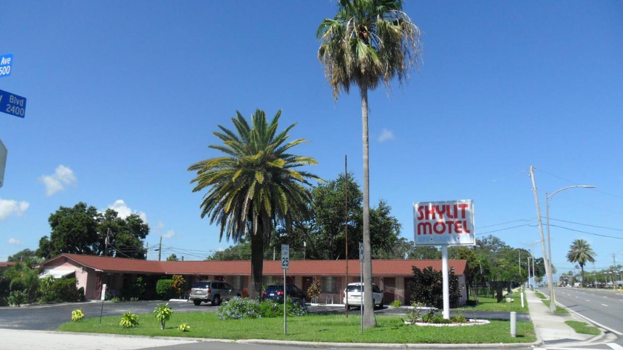 Skylit Motel Clearwater Exterior photo